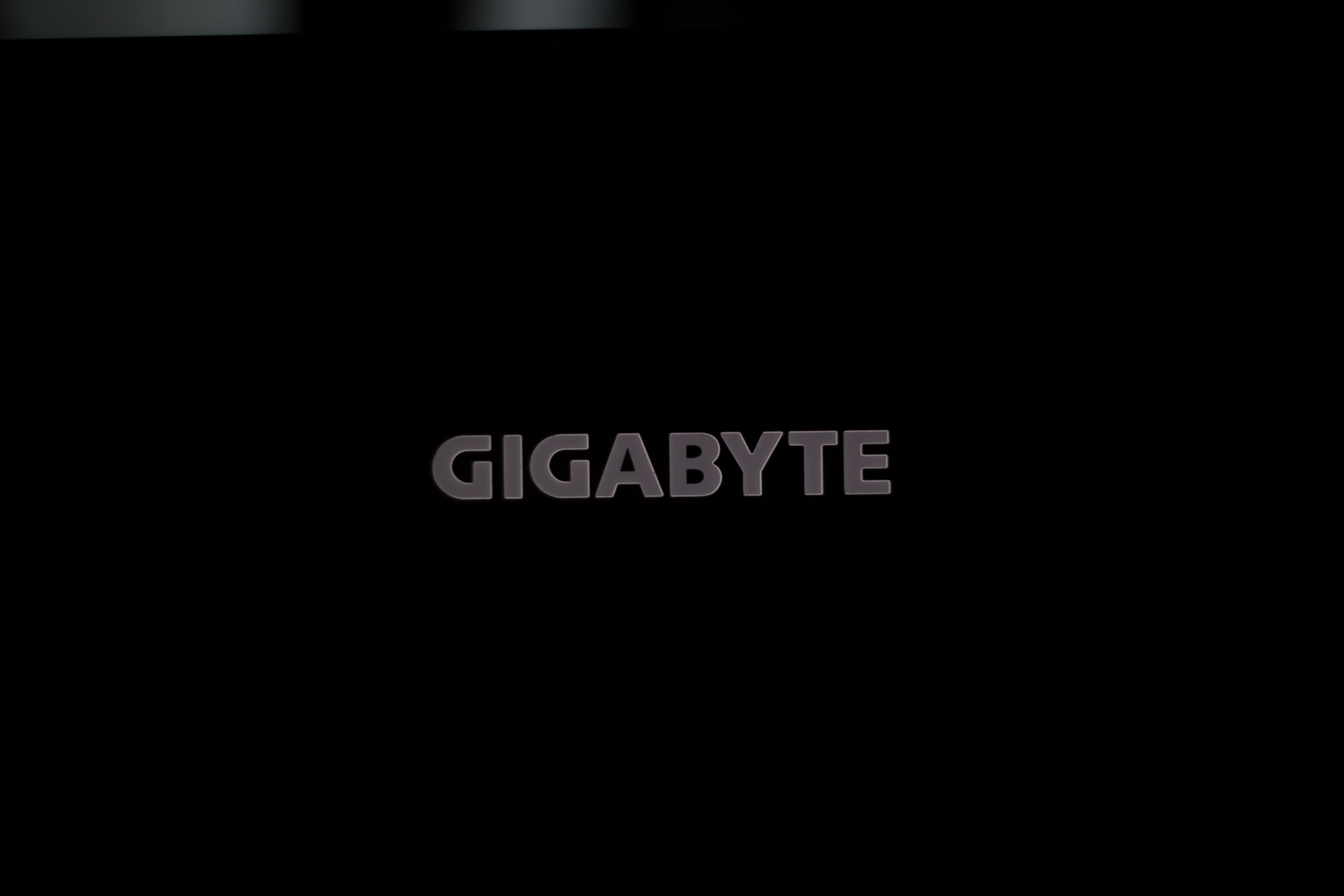 Кто такой гигабайт который танцует. Логотип гигабайт. Gigabyte заставка. Gigabyte надпись. Логотип гигафай.